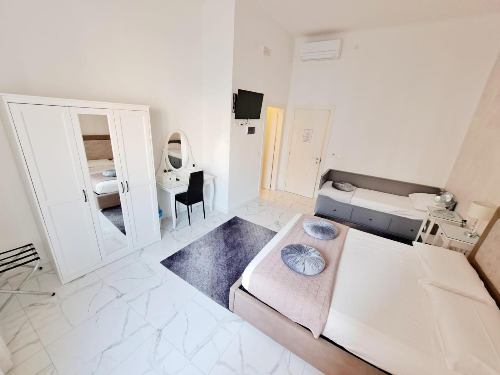 The Gallery Boutique Rooms Trieste Exterior photo